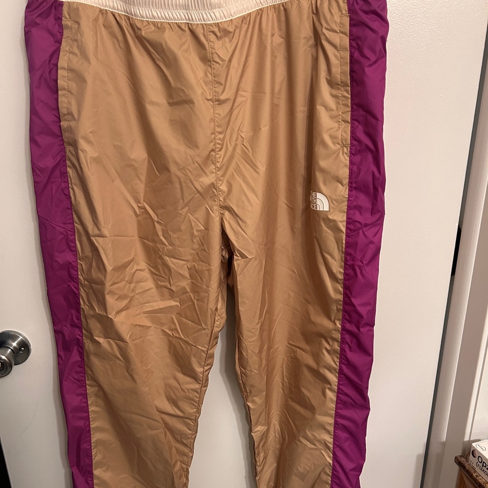 The North Face NWT Hydrenaline Windwall joggers. XL